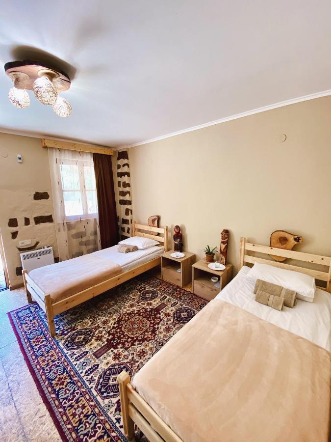 Hovek Guest House Dilijan Exteriör bild