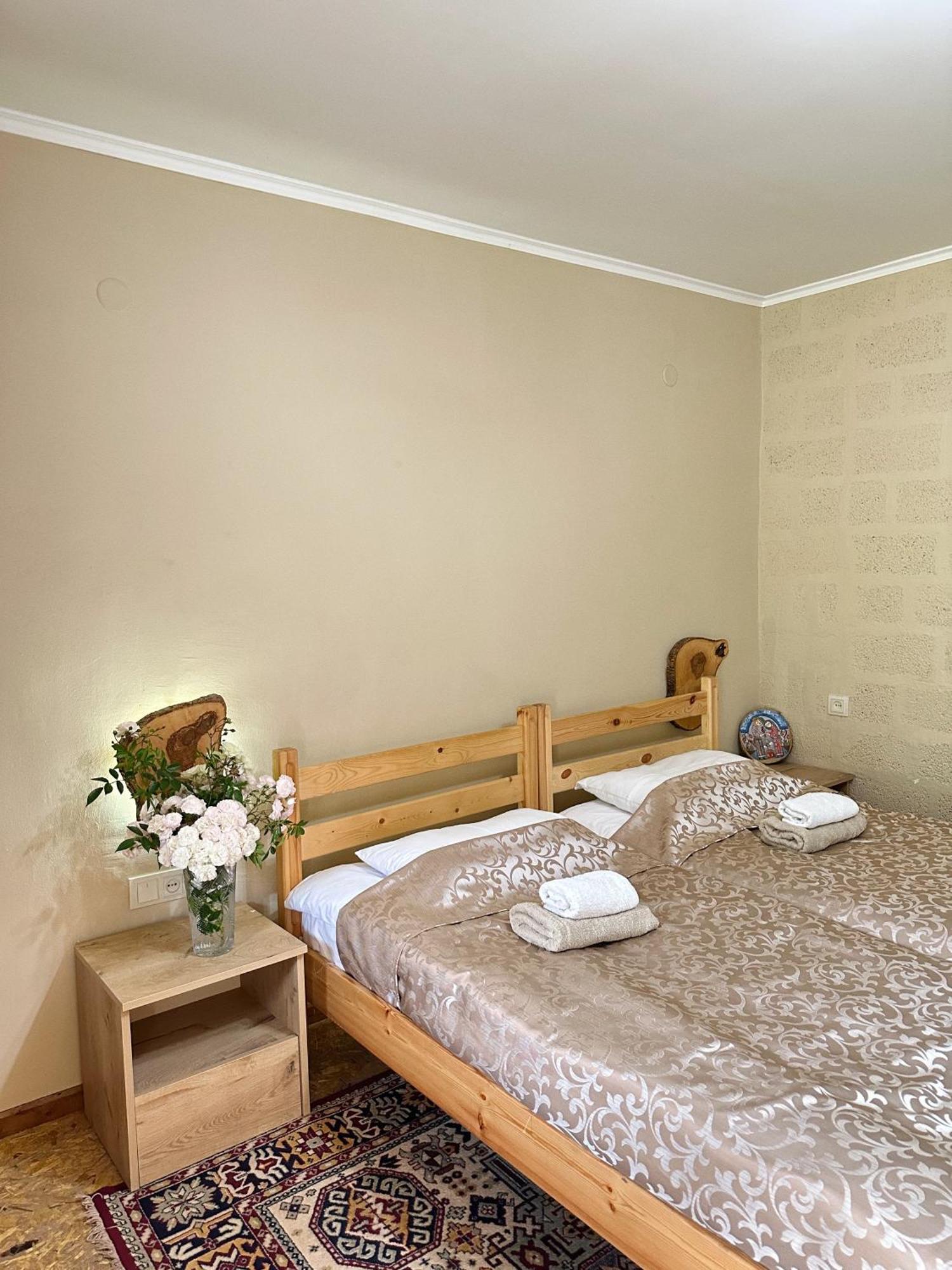 Hovek Guest House Dilijan Exteriör bild