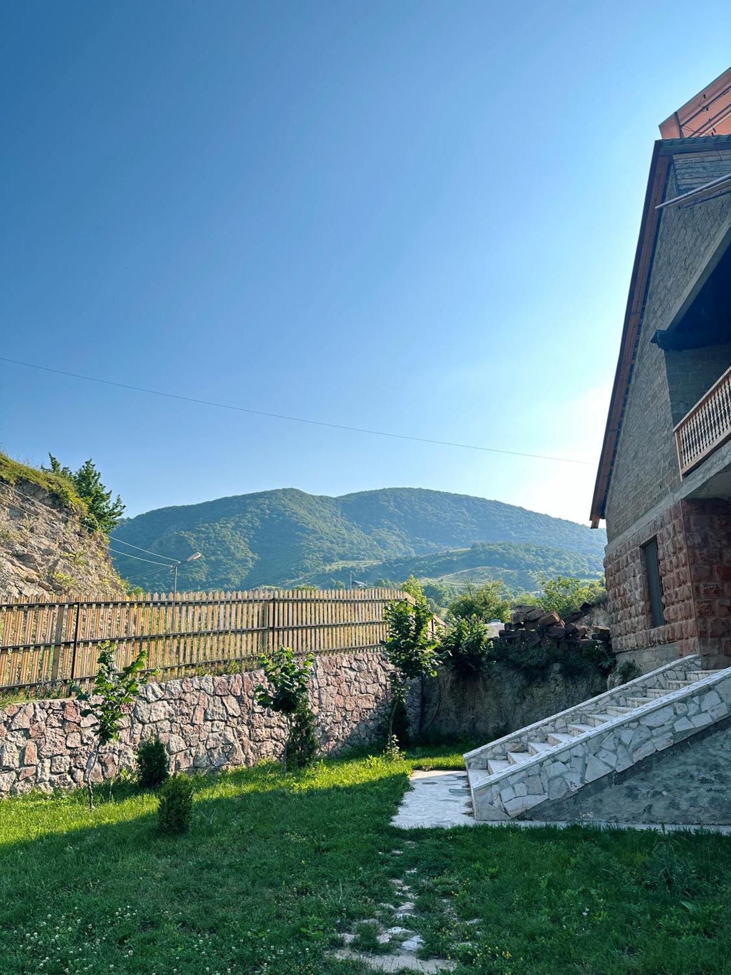 Hovek Guest House Dilijan Exteriör bild