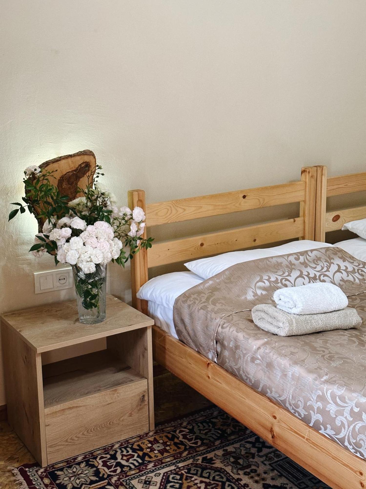 Hovek Guest House Dilijan Exteriör bild