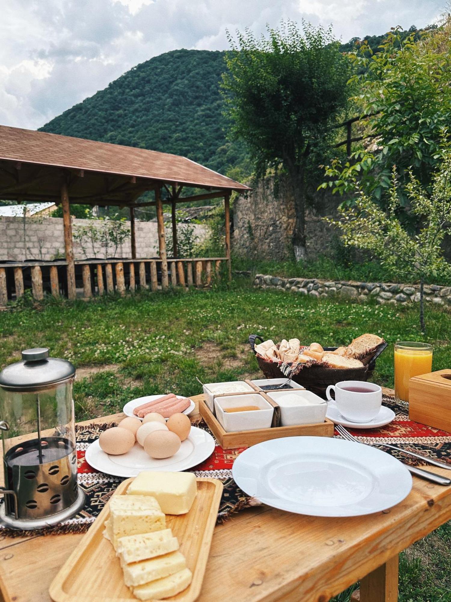 Hovek Guest House Dilijan Exteriör bild